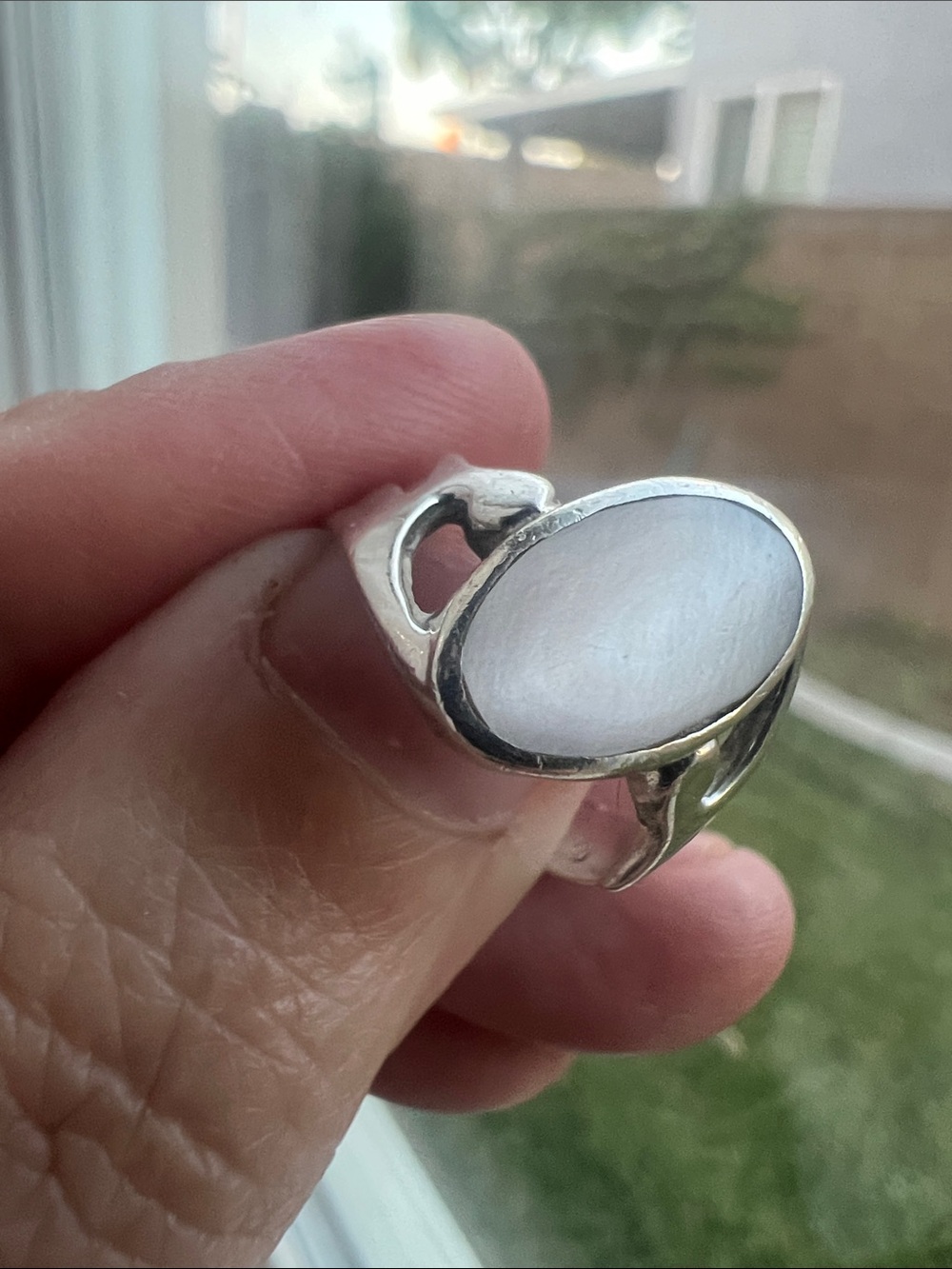 Sterling Silver White Mother-of-Pearl Oval Ring - Size 6